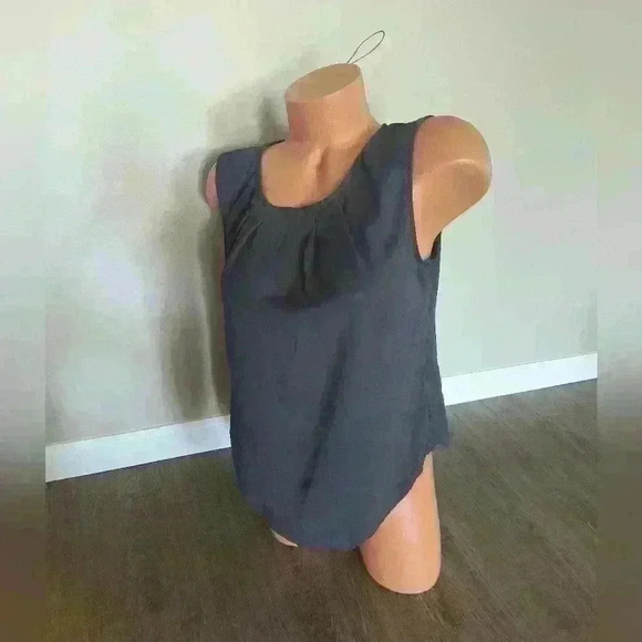 Worthington Women's Pleated Sleeveless Top Gray Flowy Blouse Tank Top Size M - Picture 3 of 8